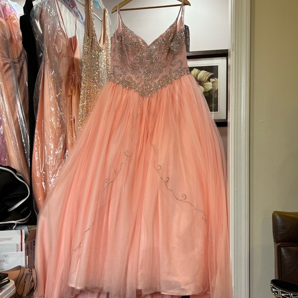 Sweet 16! Original owner. Size 14. Worn once. - Picture 1 of 2